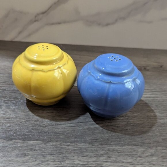 Homer Laughlin Riviera Fiesta Salt  Pepper Shaker Set Blue Yellow Art Deco Style - Picture 2 of 6